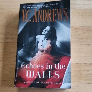 V.C. Andrews Echoes in the Walls Paperback